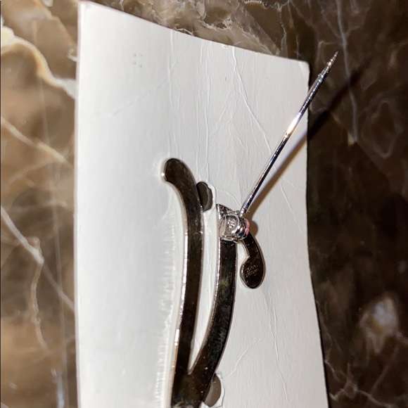 Reverie Am Vintage Sterling Silver Hand Polished Upper Case Letter V Brooch - Picture 6 of 6